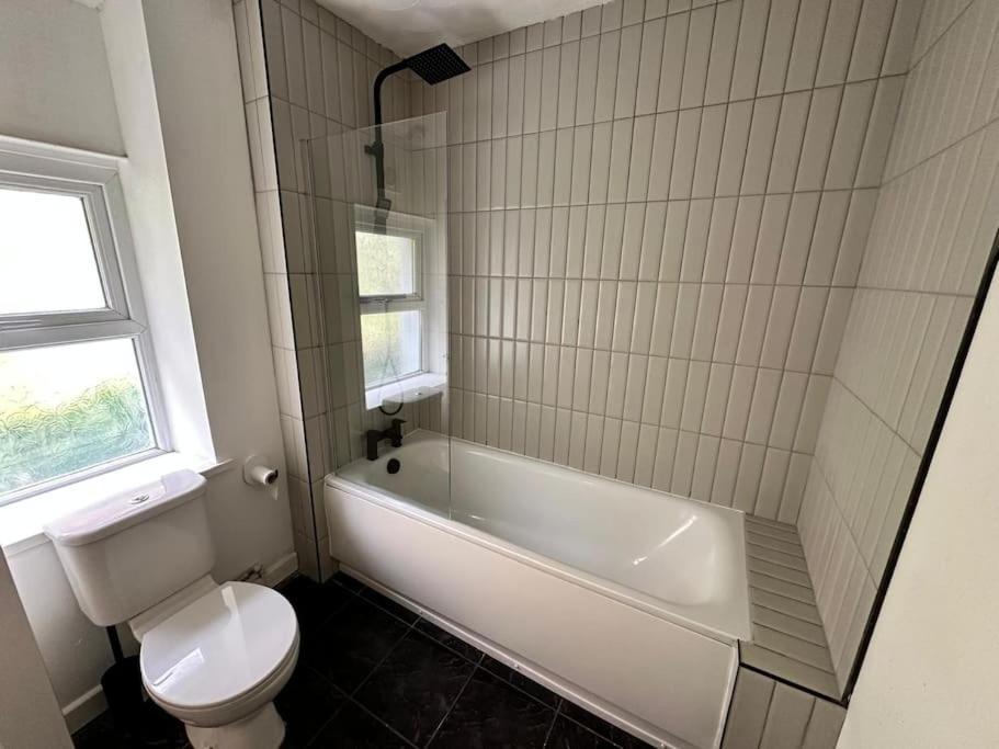 Stylish Miners Cottage At North Rd Porth  Εξωτερικό φωτογραφία